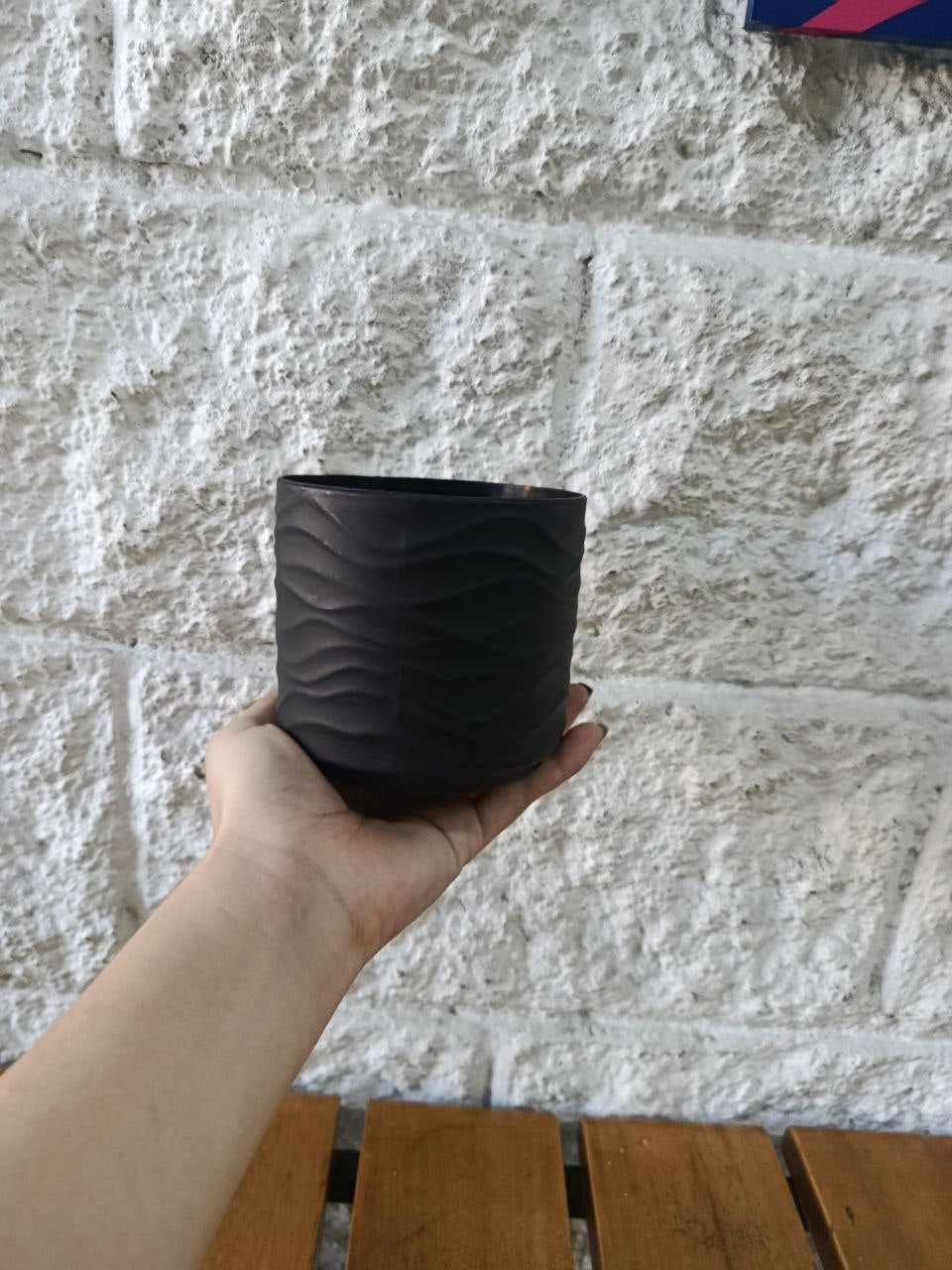 Matera con Figura de Rayas Negra 10cm