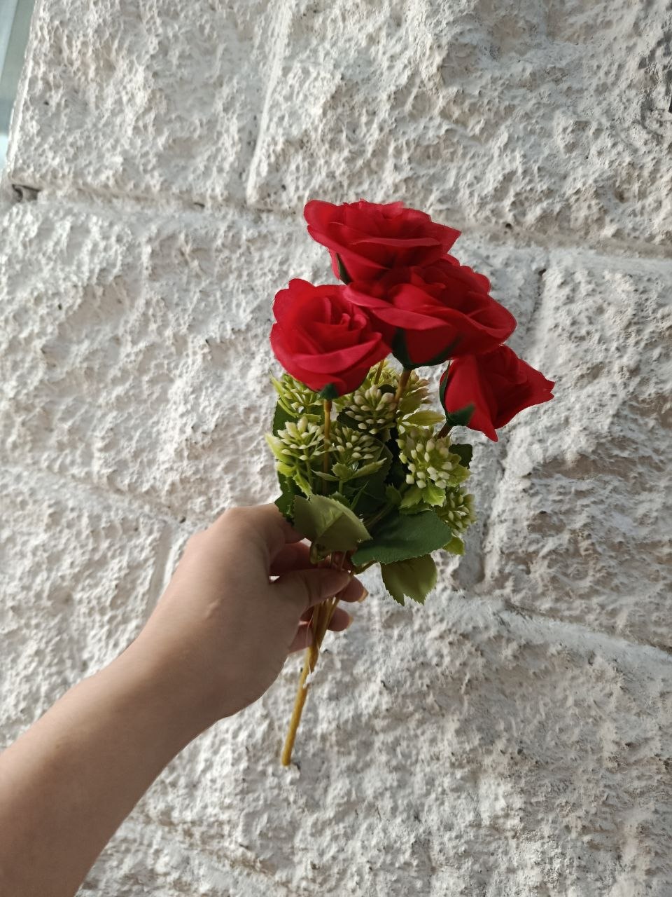 Ramo de Rosas Color Rojo con Follaje 31cm