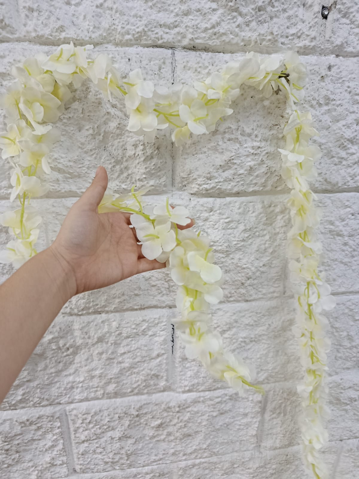 Tira Colgante Flores Blancas Sencilla 2mts