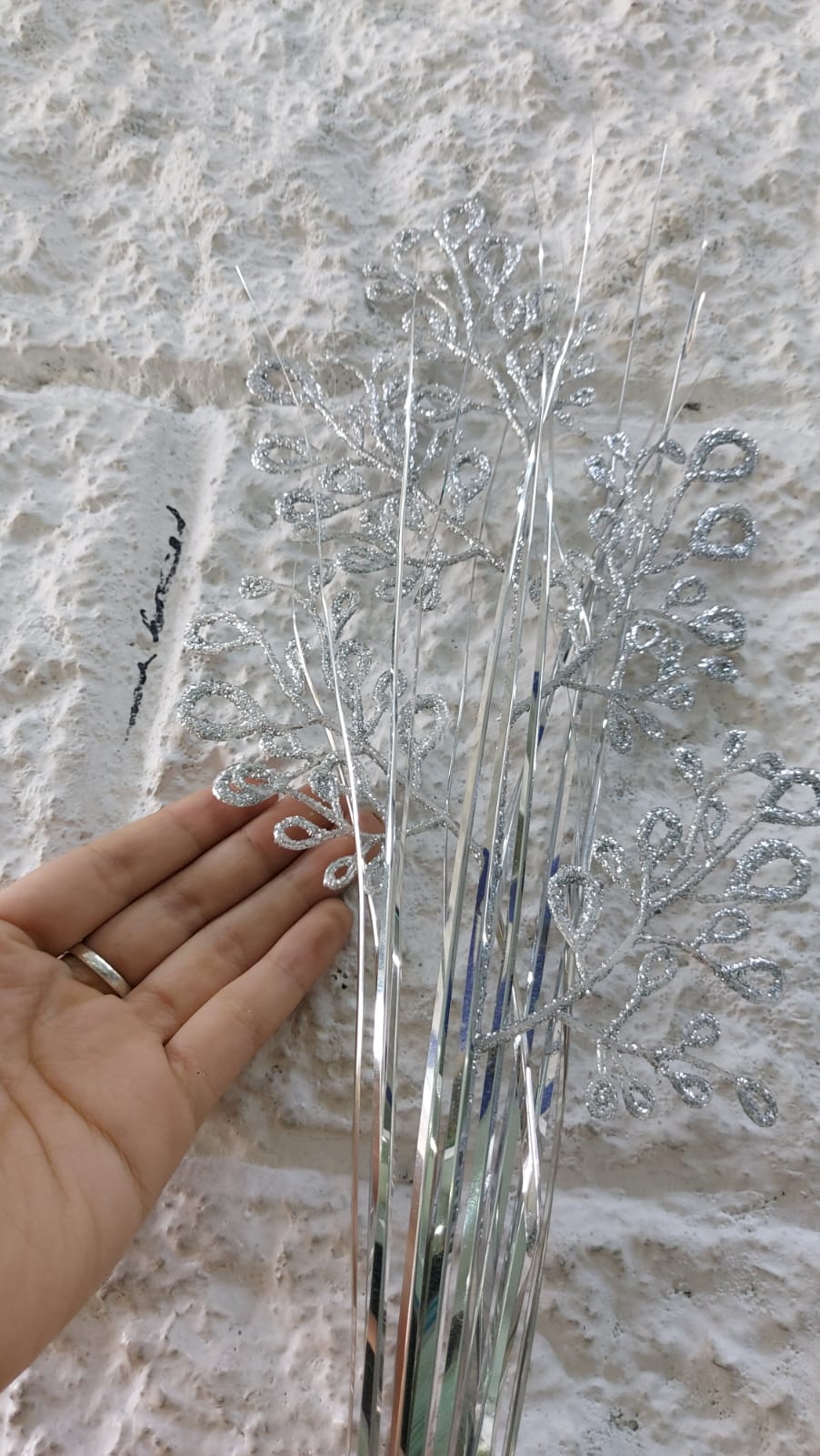 Hoja Plateada Larga Navideña 75cm