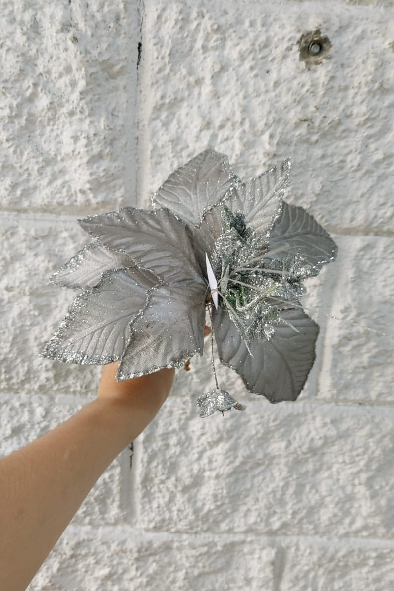 Flor Navideña Plateada 40cm