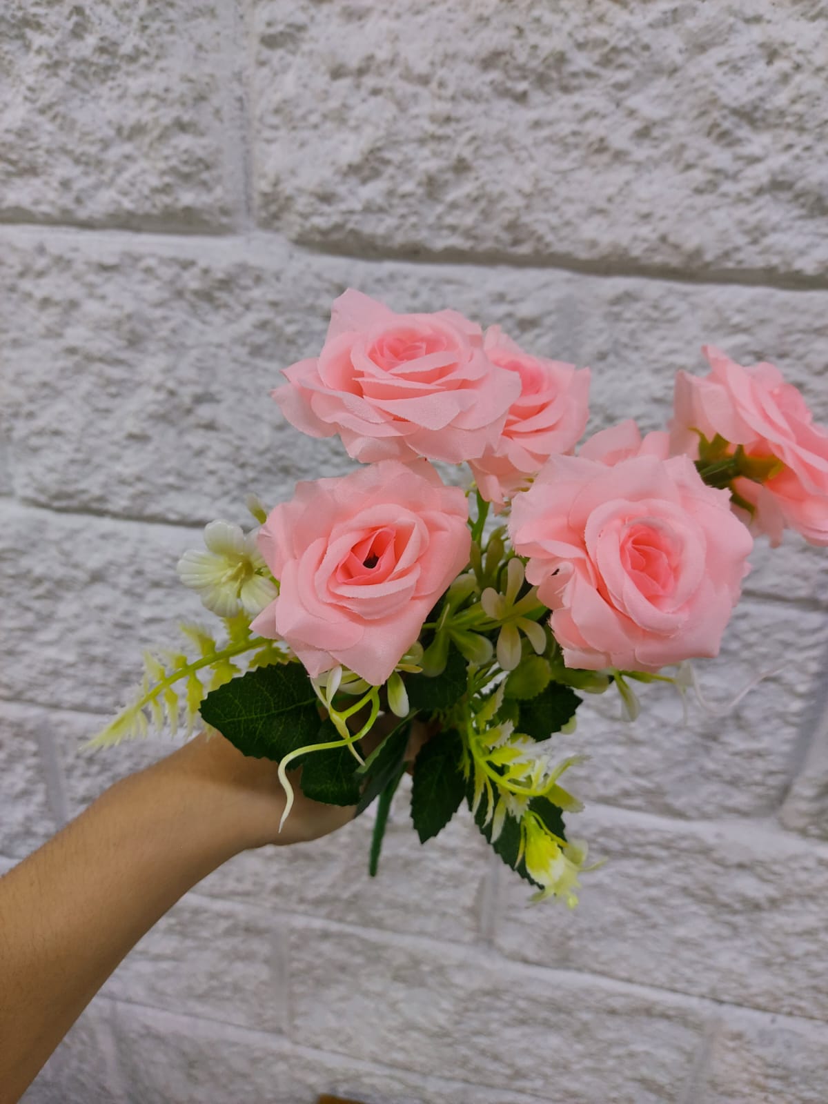 Ramo de Rosas Rosa Pastel con Follaje 35cm