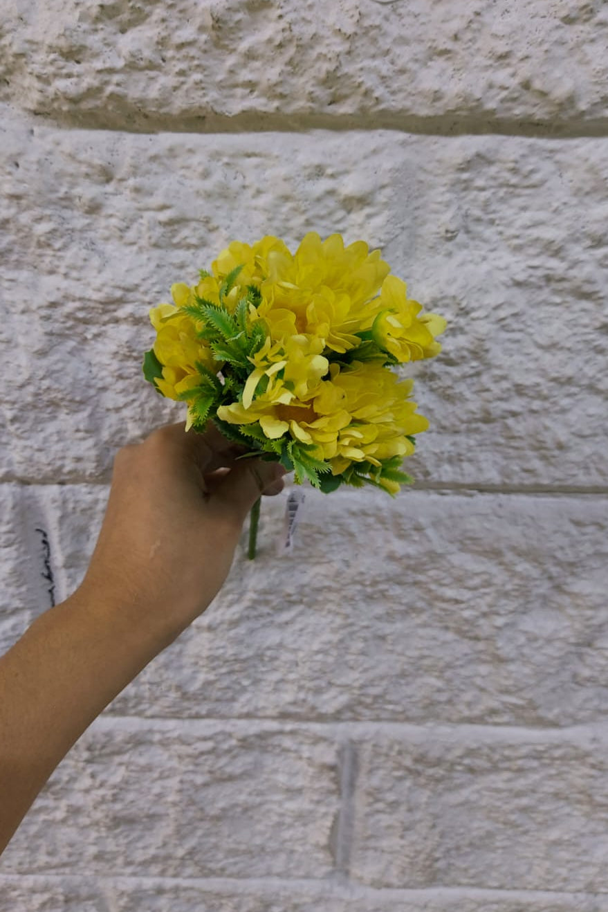 Ramo Pequeño Margaritas Amarillas con Follaje 26cm