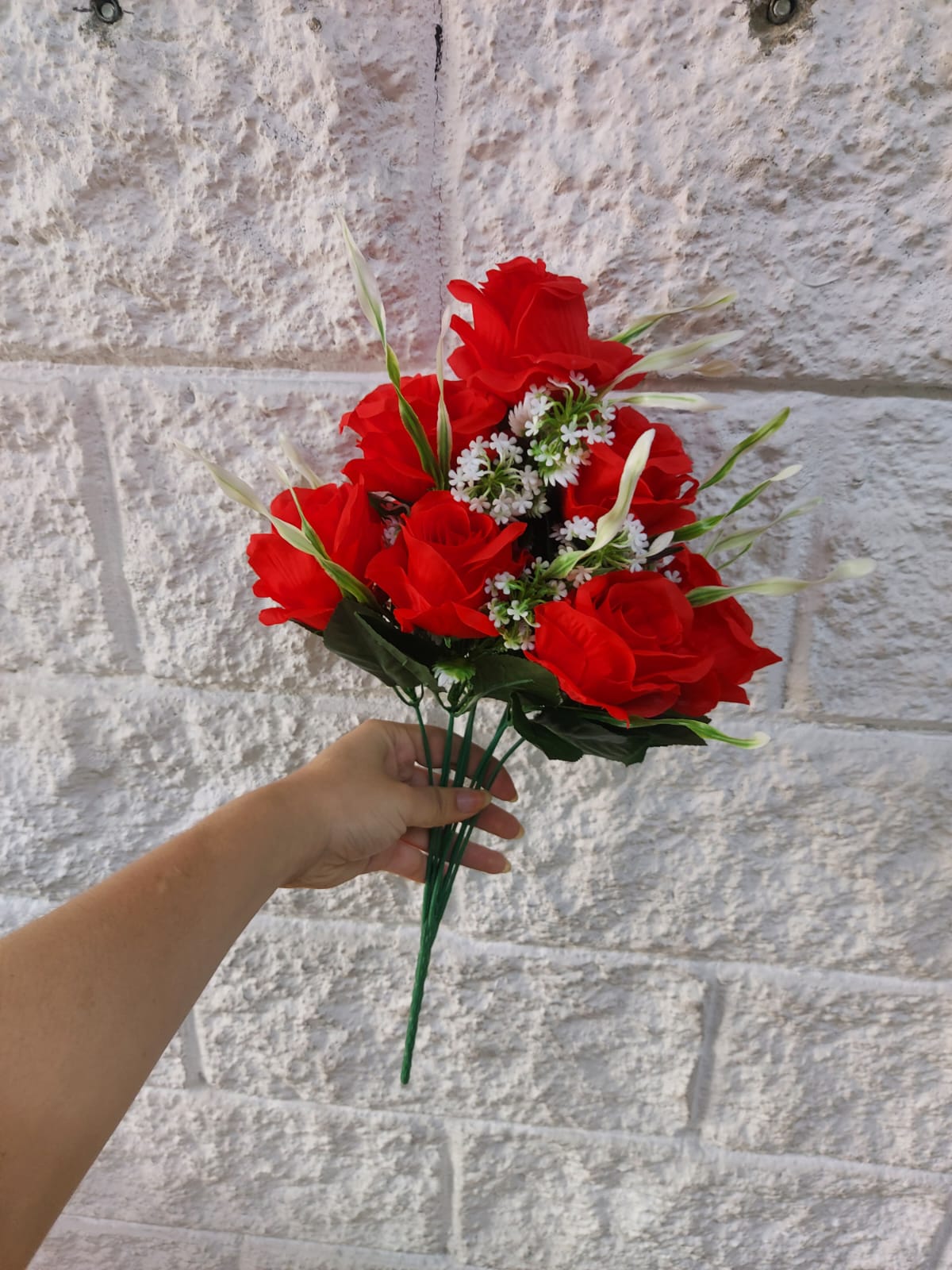 Ramo de Rosas Rojas con Follaje 50cm