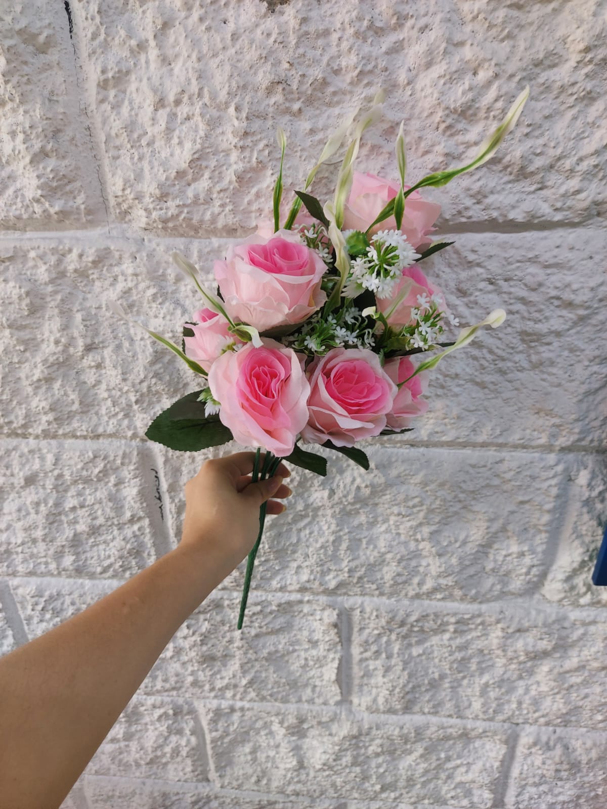 Ramo de Rosas Rosadas con Follaje 50cm