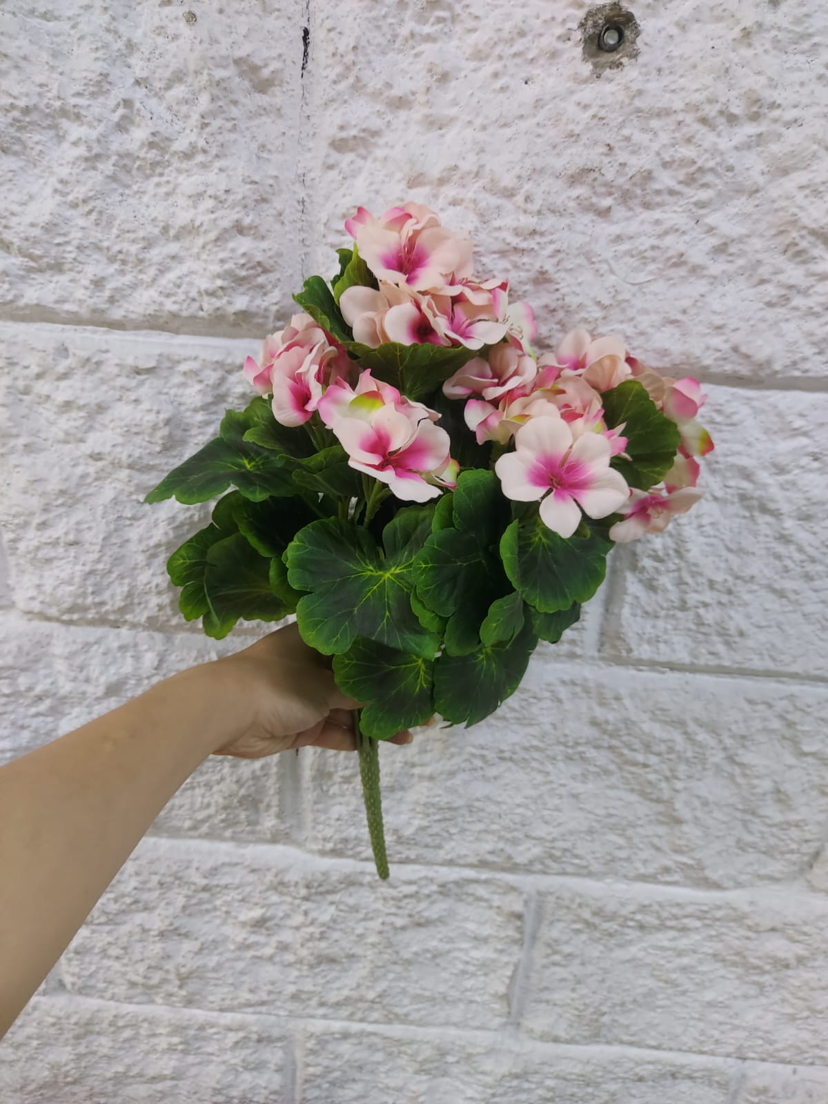 Ramo Hortensias Blanco/Fucsia con Hojas 40cm