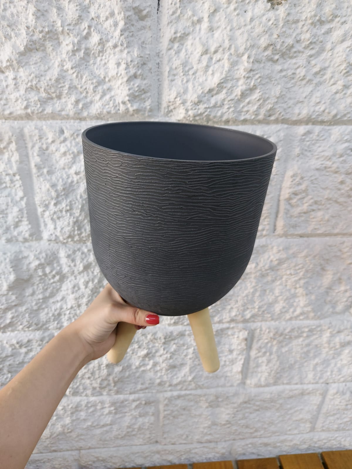 Matera Terracota con Patas Negra 18cm