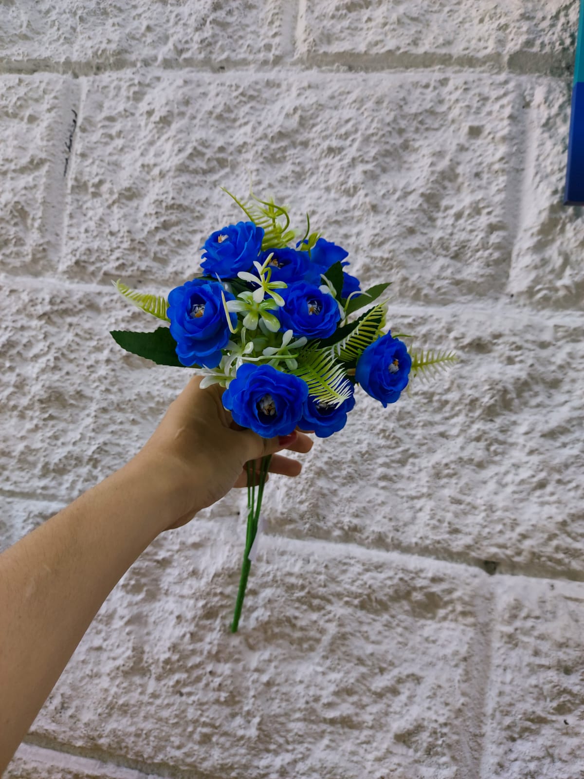 Ramo de Peonias Azules con Follaje 34cm