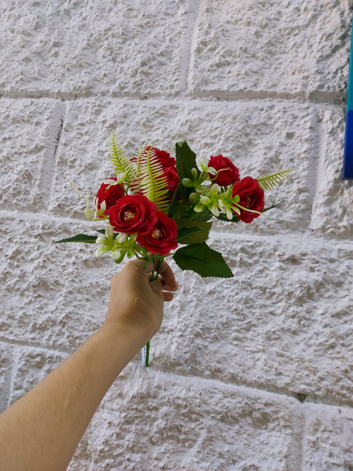 Ramo de Peonias Rojas con Follaje 34cm