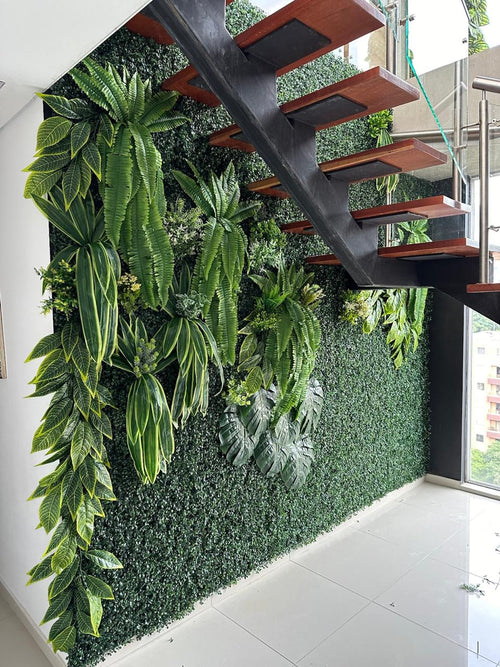 bajo escaleras p16