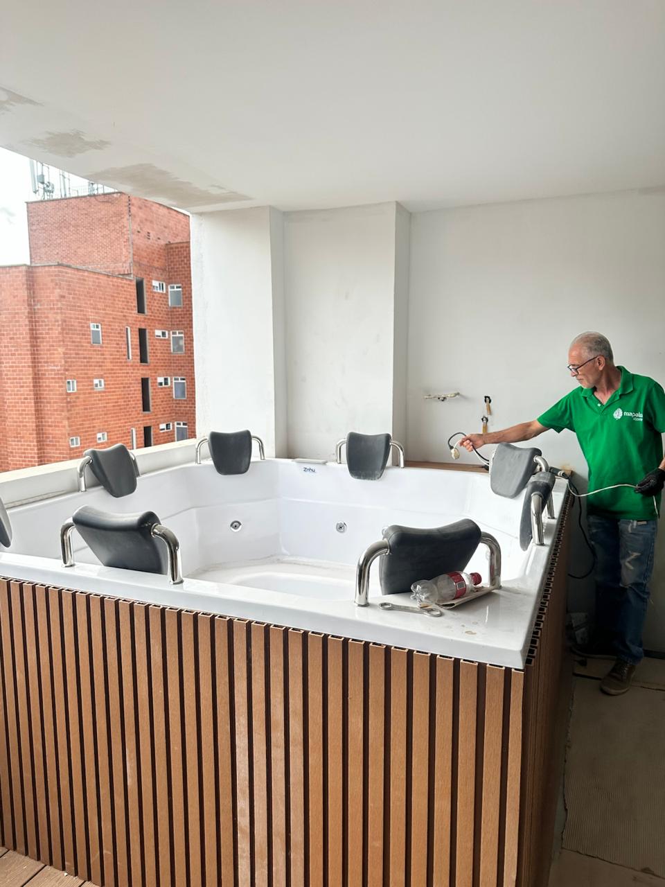 jacuzzi penthouse p25
