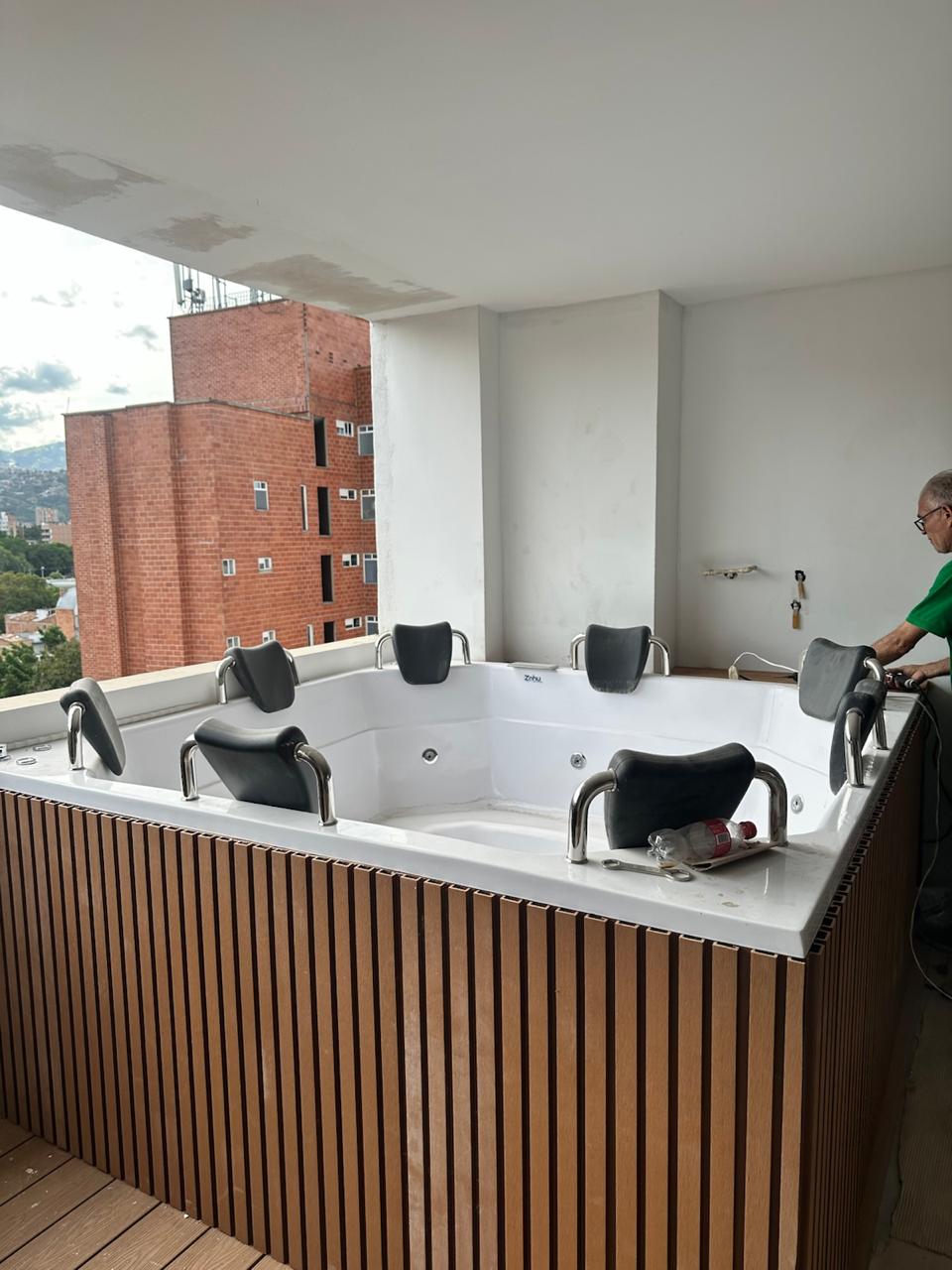 jacuzzi penthouse p25