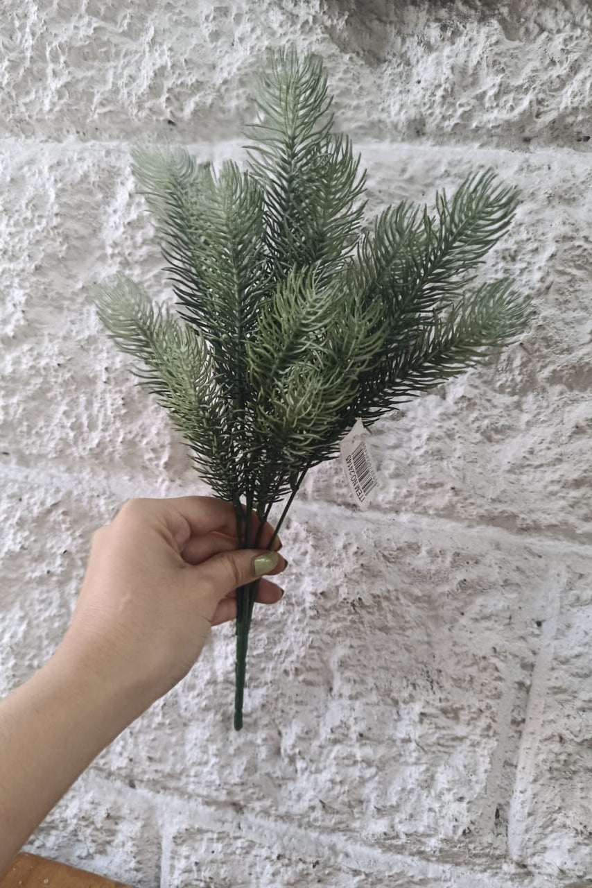 Follaje Ramas Pino Verde/Blanco 36cm