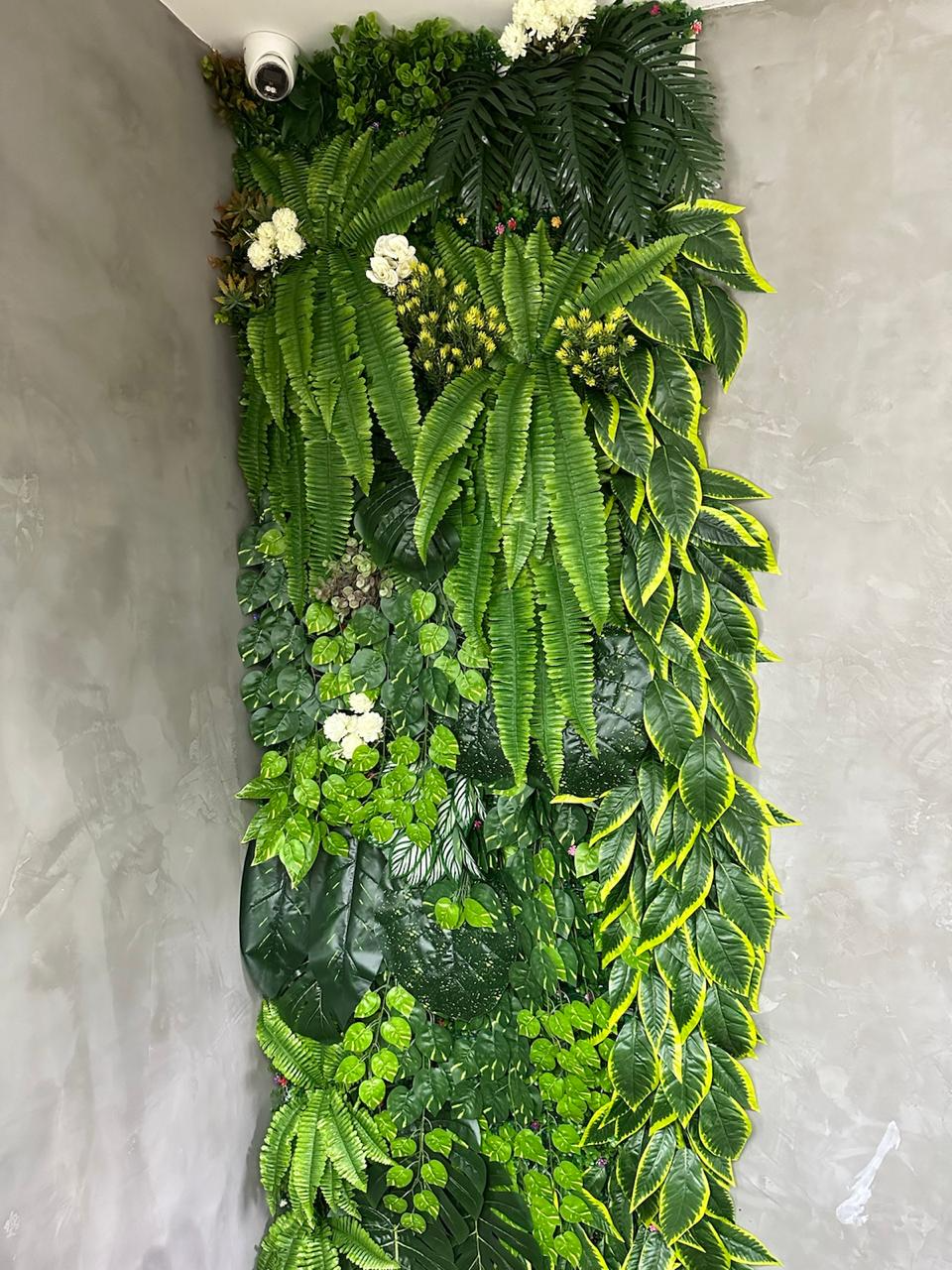 Rama Artificial Hojas de Mango Borde Amarillo 76cm