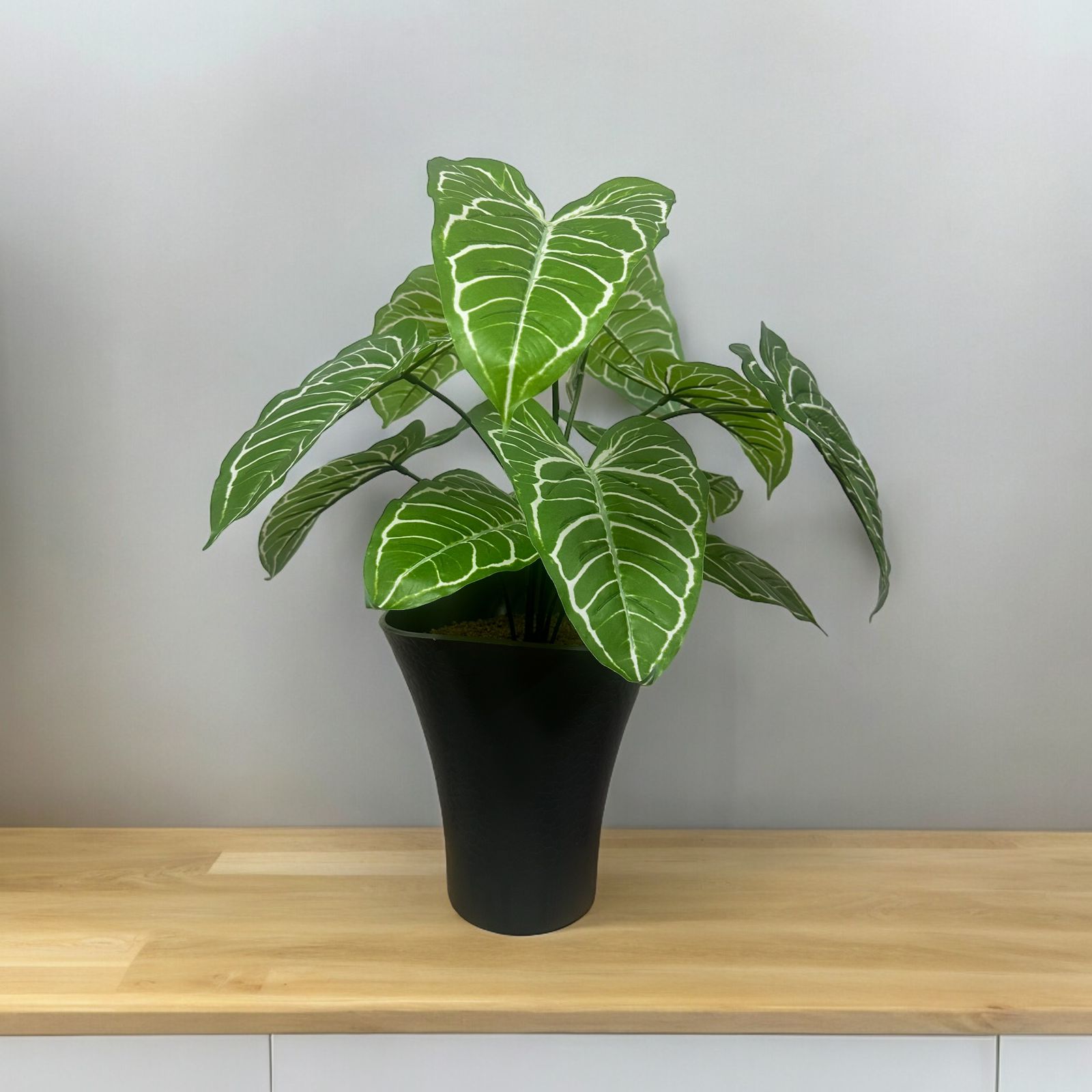 Planta Artificial Colocasia 65cm rayas blancas (sin matera)