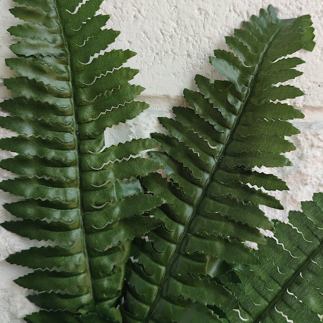 Helecho Decorativo Artificial Premium Tono Oscuro Hoja Largas